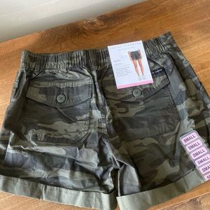 Social standard by sanctuary, mother nature, camo utility short. Marl